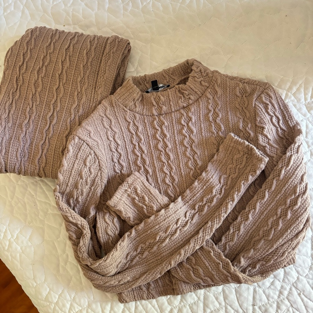 Like new Fashion Nova Knit Leggings and Crop Top Set Medium Mocha